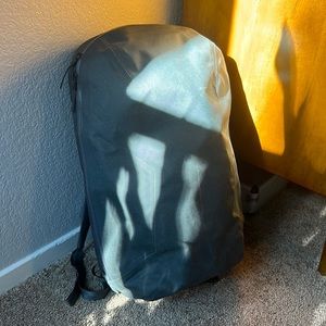 VEILANCE nomad backpack